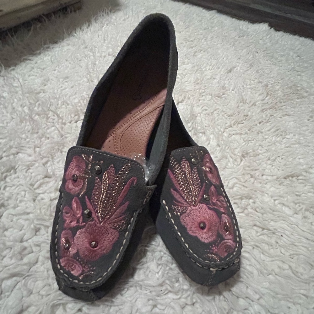 BareTraps Gray Loafers with Pink Floral embroidery size 9